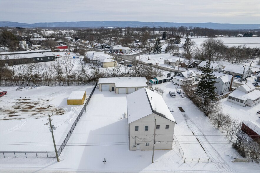 12 A Cattlemans Ln, Berryville, VA à louer - Photo du bâtiment - Image 3 de 24