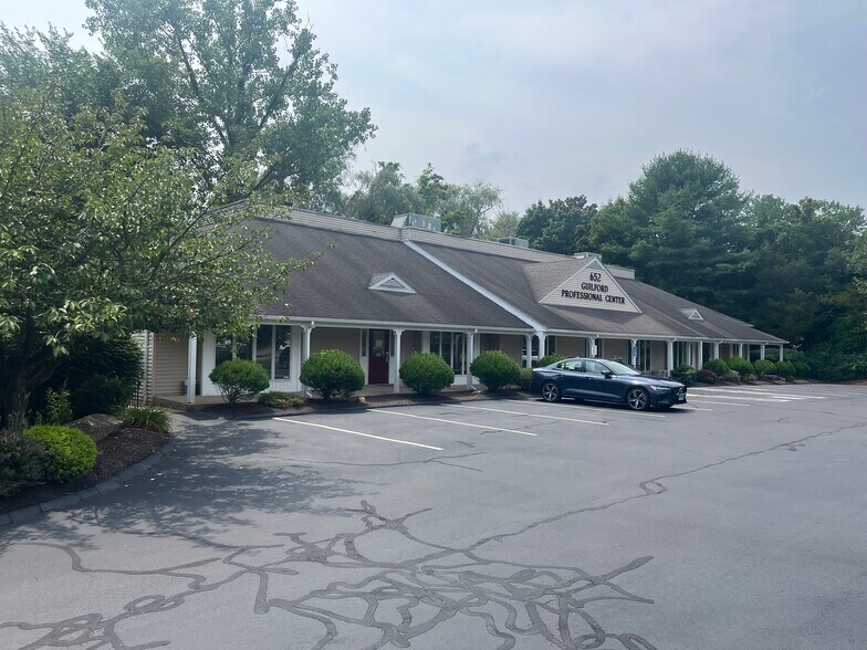 666 Boston Post Rd, Guilford, CT à vendre - Photo du bâtiment - Image 2 de 4