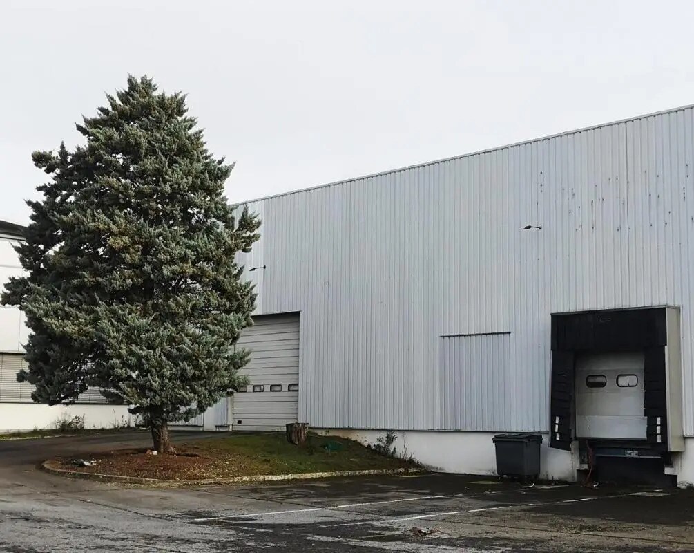 Industrial in Reims for lease Building Photo- Image 1 of 13