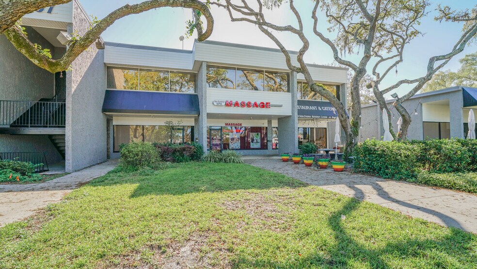 10915-11009 N 56th St, Tampa, FL à louer - Photo du bâtiment - Image 3 de 20