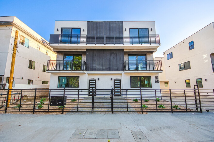 11730 Gilmore St, North Hollywood, CA for sale - Primary Photo - Image 1 of 54