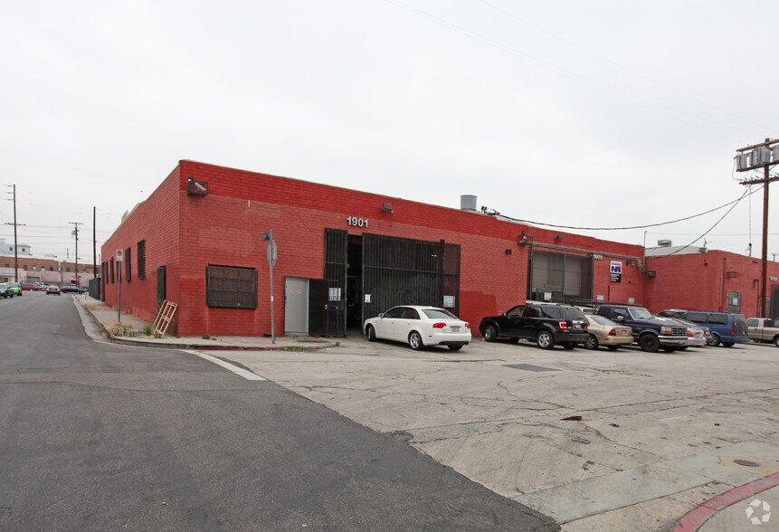 1901 E 7th Pl, Los Angeles, CA à louer - Photo du bâtiment - Image 3 de 10