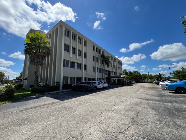 3949 Evans Ave, Fort Myers, FL for lease - Building Photo - Image 1 of 8