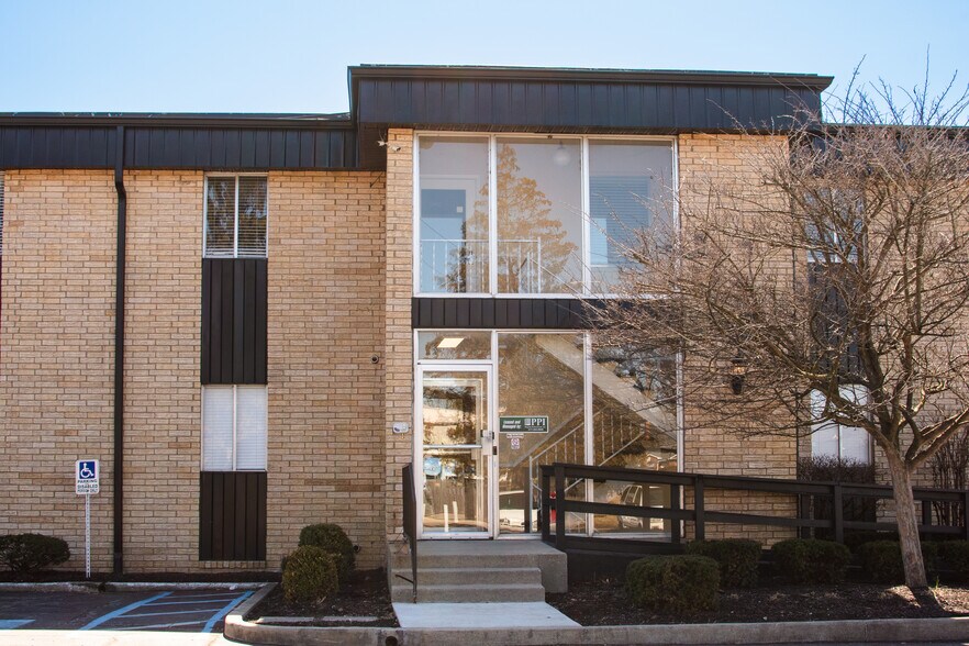 5555 N Tacoma Ave, Indianapolis, IN à louer - Photo du bâtiment - Image 1 de 11