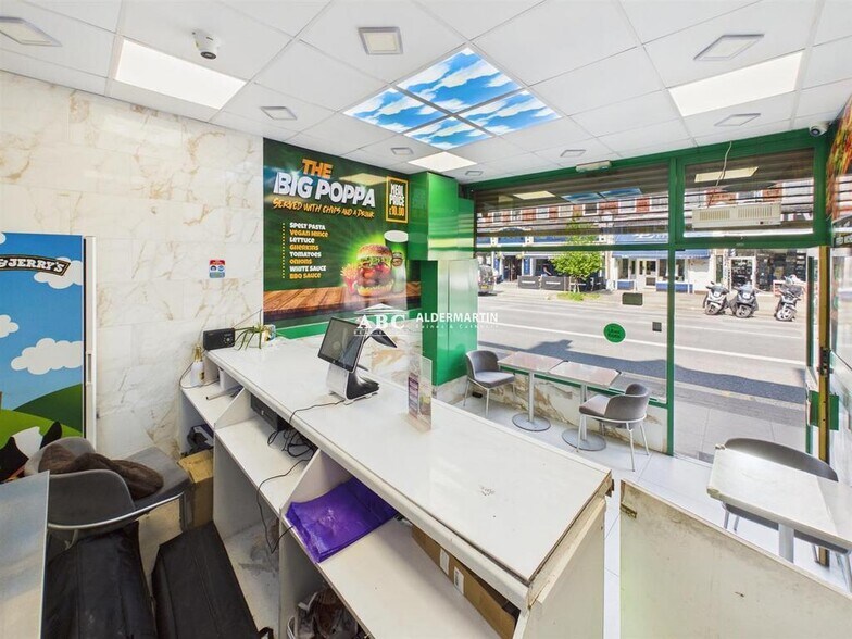 51 Cricklewood Broadway, London for lease - Building Photo - Image 3 of 5