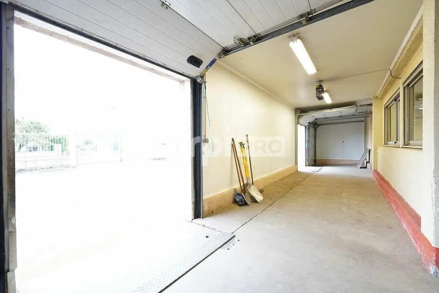 Flex in Saint-Genis-Laval for sale - Building Photo - Image 3 of 12