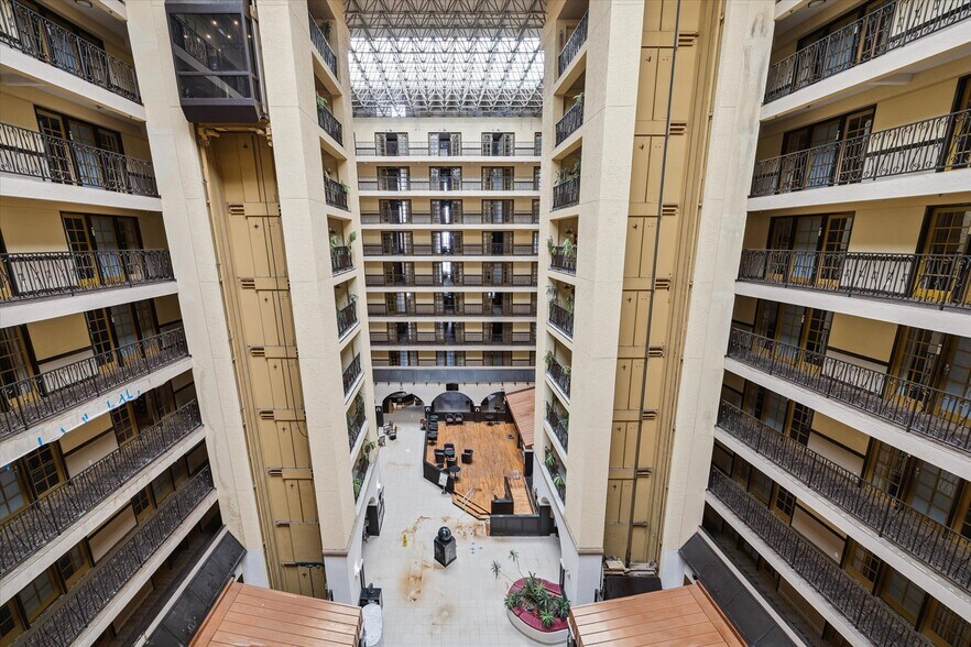 9090 Southwest Fwy, Houston, TX à vendre - Photo du bâtiment - Image 3 de 26