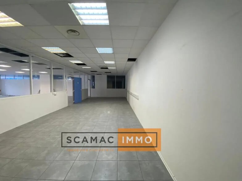 Flex in Marseille for lease - Interior Photo - Image 3 of 3