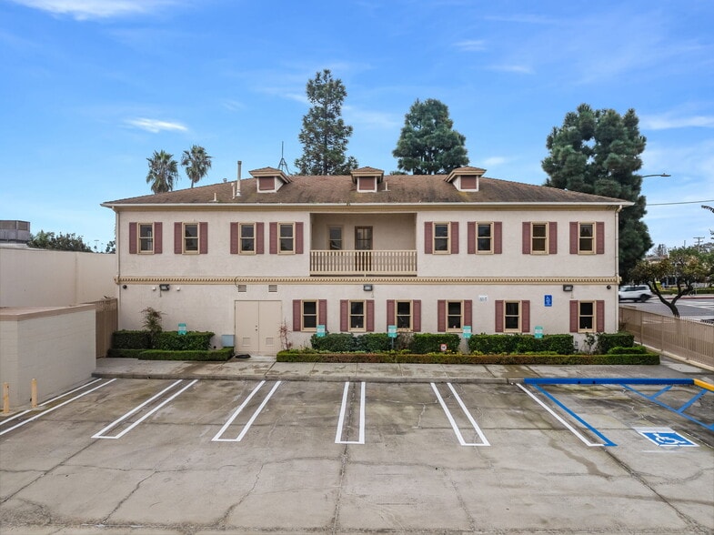 628 W 19th St, Costa Mesa, CA à vendre - Photo du bâtiment - Image 1 de 4