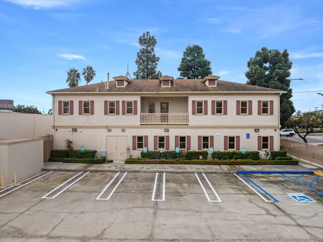 More details for 628 W 19th St, Costa Mesa, CA - Office for Sale