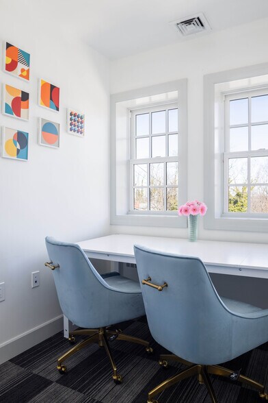 453 W Main St, Huntington, NY à louer - Photo du bâtiment - Image 3 de 23