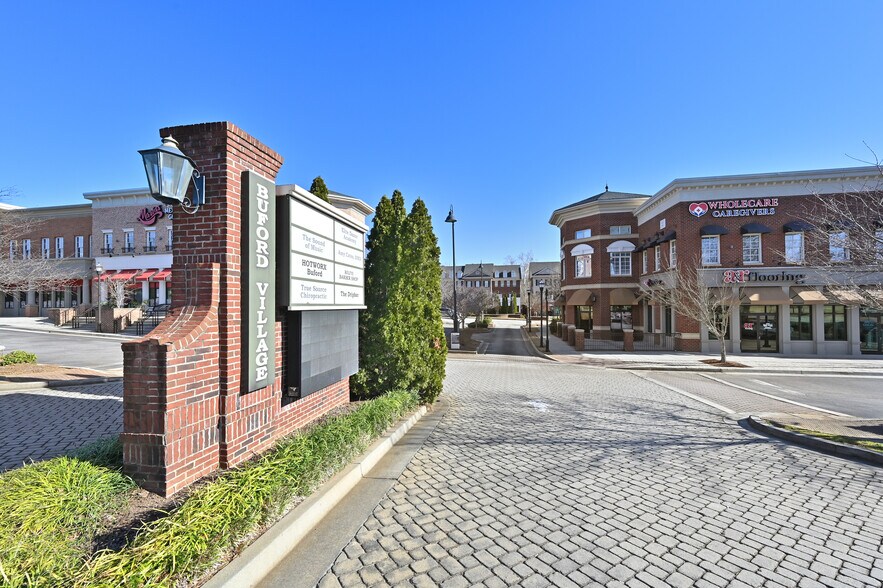 22 Buford Village Way, Buford, GA à louer - Photo du bâtiment - Image 3 de 16