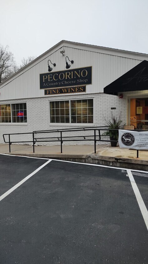 Plus de détails pour 135 Westboro Rd, North Grafton, MA - Commerce de détail à louer