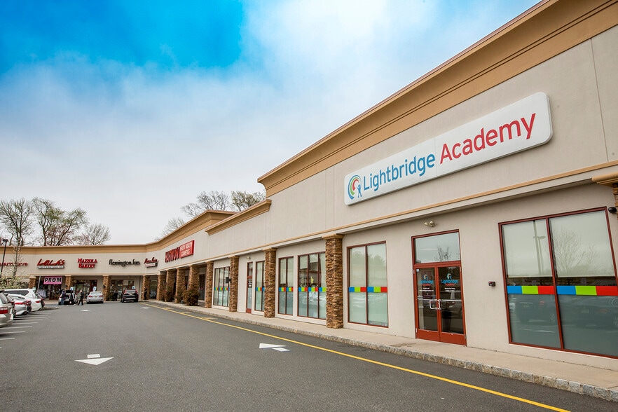 357-359 US Highway 9, Manalapan Township, NJ for lease - Building Photo - Image 3 of 8