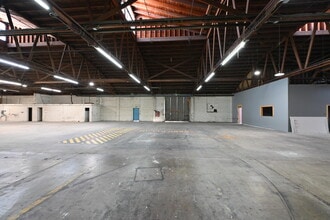 15023-15035 Califa St, Van Nuys, CA for lease Interior Photo- Image 2 of 3