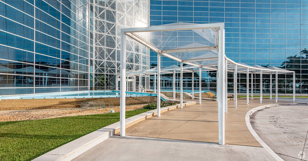 4000 Hollywood Blvd, Hollywood, FL à louer - Photo du bâtiment - Image 3 de 8