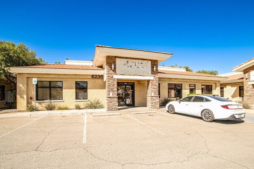 6236 W Desert Inn Rd, Las Vegas, NV à louer - Photo du bâtiment - Image 1 de 1