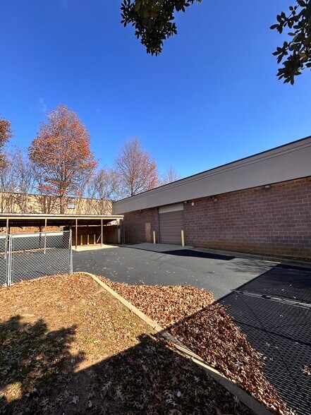 966 Goodman Rd W, Horn Lake, MS à louer - Photo du bâtiment - Image 2 de 6
