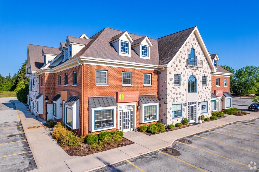11649 N Port Washington Rd, Mequon, WI à louer - Photo du bâtiment - Image 2 de 7