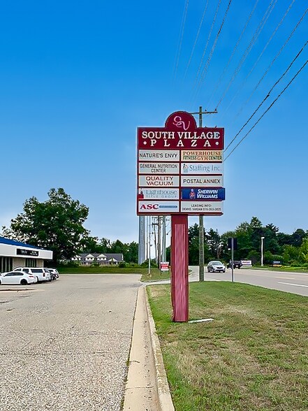 1106-1128 Robbins Rd, Grand Haven, MI à louer - Photo du bâtiment - Image 2 de 2