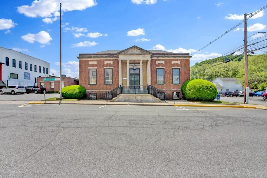 2 Waln St, Wellsboro, PA à vendre - Photo du bâtiment - Image 3 de 80
