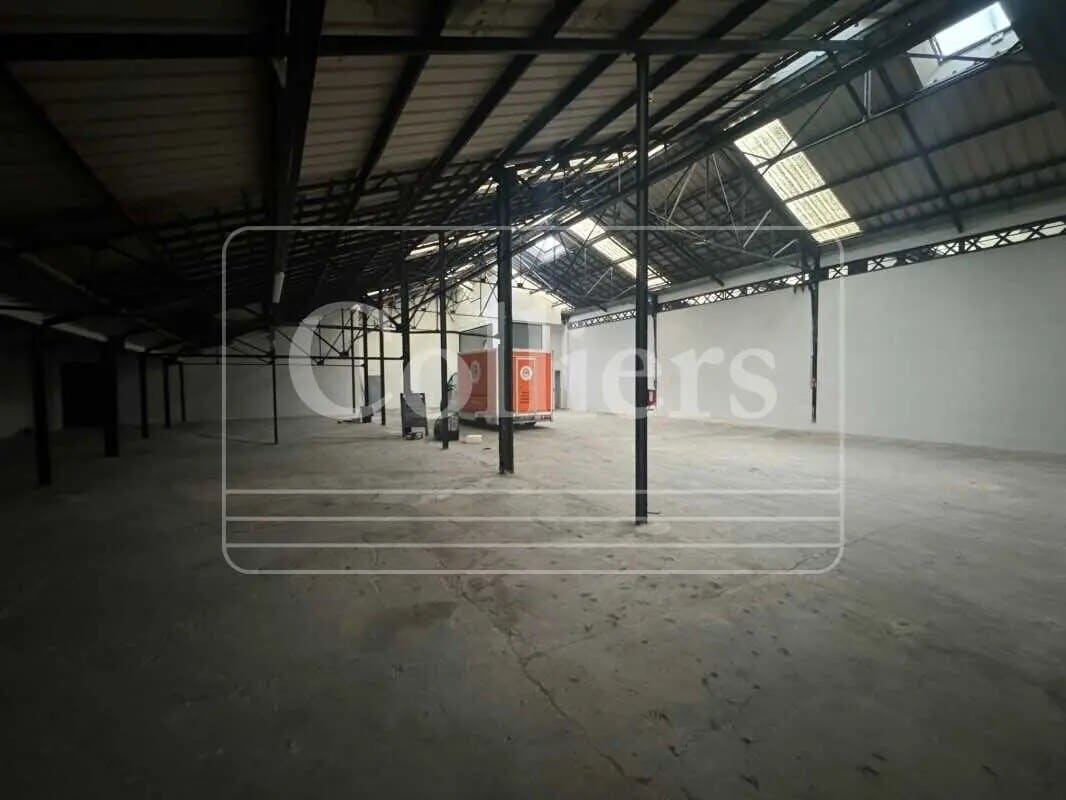 Flex in Marseille for lease Interior Photo- Image 1 of 6
