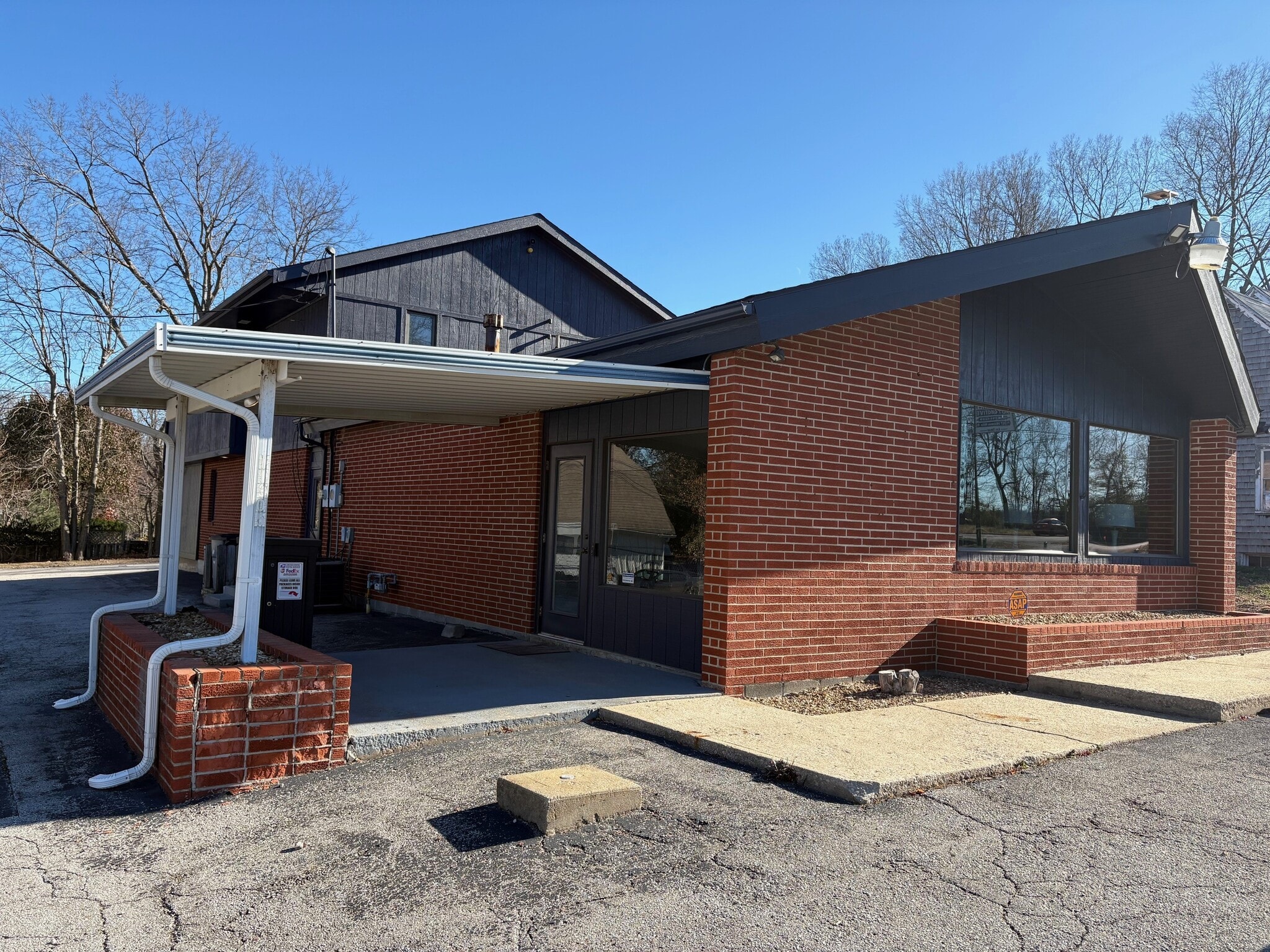 11305 Hickman Mills Dr, Kansas City, MO for lease Building Photo- Image 1 of 10
