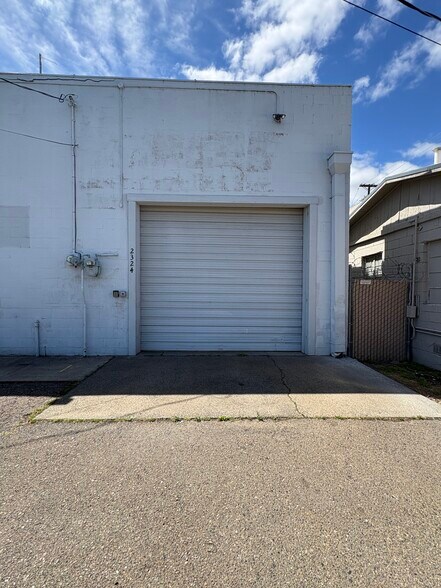 2324 Railroad Ave, Redding, CA à louer - Photo du bâtiment - Image 3 de 14
