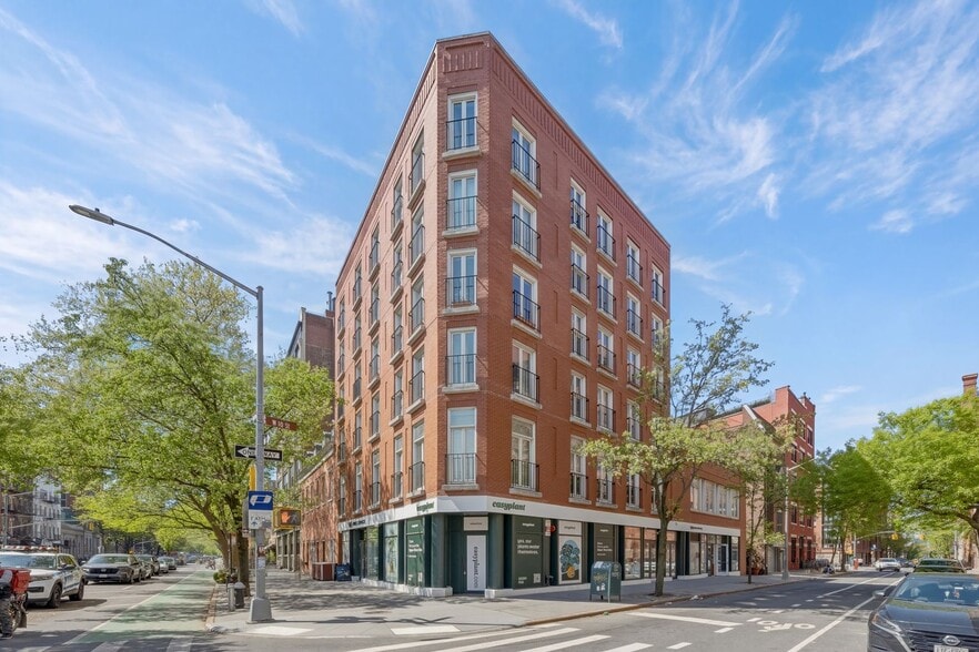 254 W 10th St, New York, NY à vendre - Photo du bâtiment - Image 1 de 8