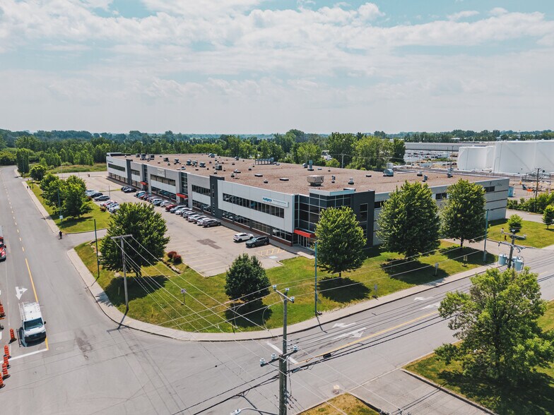 2600-2650 Av André, Dorval, QC à louer - Photo du bâtiment - Image 2 de 5