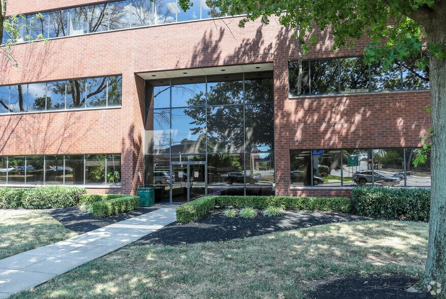 825 Georges Rd, North Brunswick, NJ à louer - Photo du bâtiment - Image 2 de 4