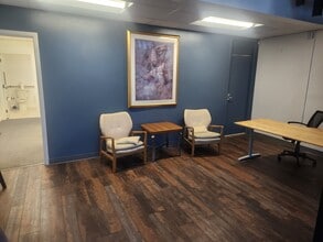 2433 Gulf To Bay Blvd, Clearwater, FL for lease Interior Photo- Image 1 of 5