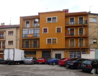 Plus de détails pour Multi-résidentiel à vendre