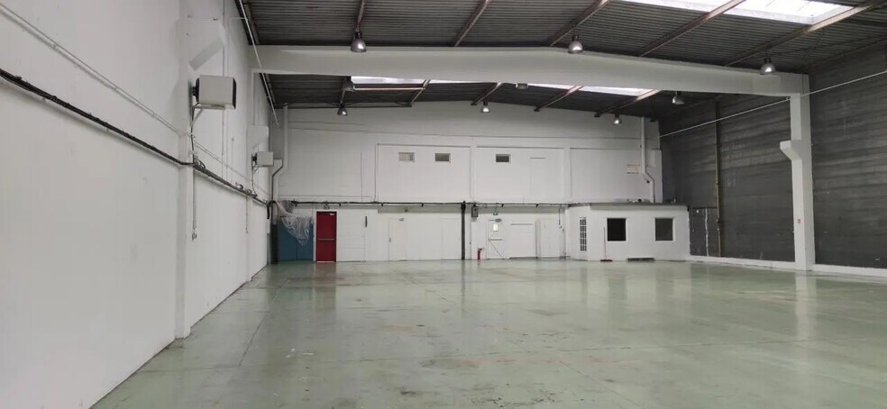 Flex in SAINT-OUEN-L'AUMONE for lease - Interior Photo - Image 2 of 9