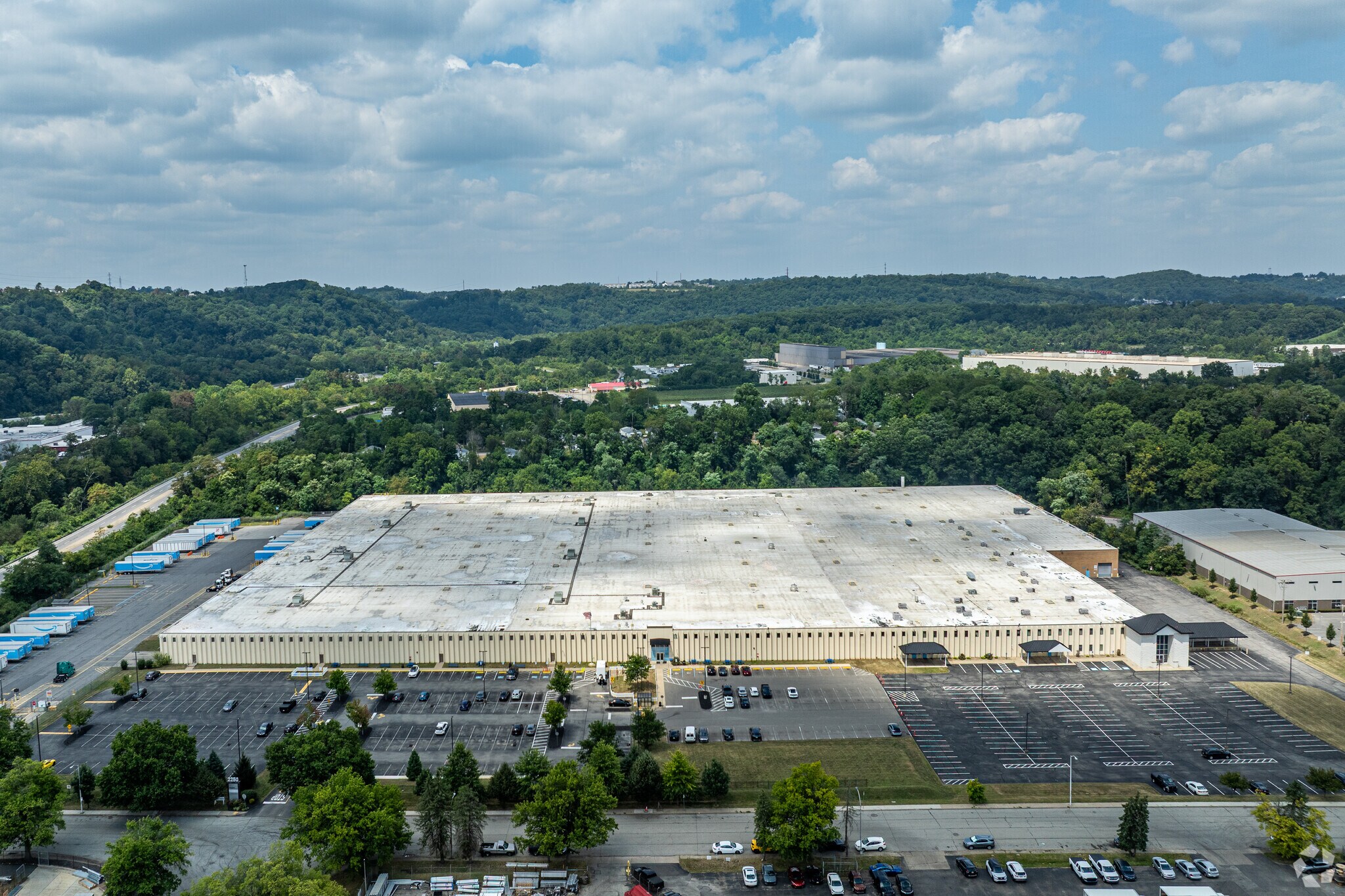 2250 Roswell Dr, Pittsburgh, PA à louer Photo du bâtiment- Image 1 de 16