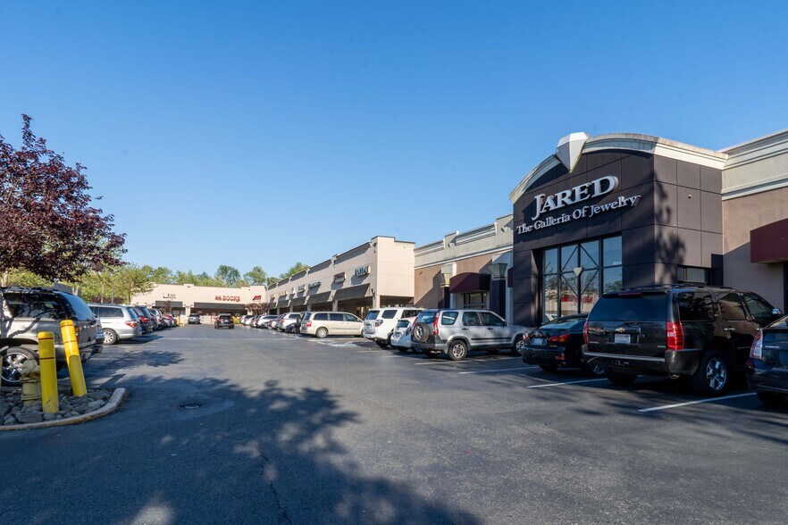 16600-16890 Southcenter Pky, Tukwila, WA à louer - Photo du bâtiment - Image 3 de 5