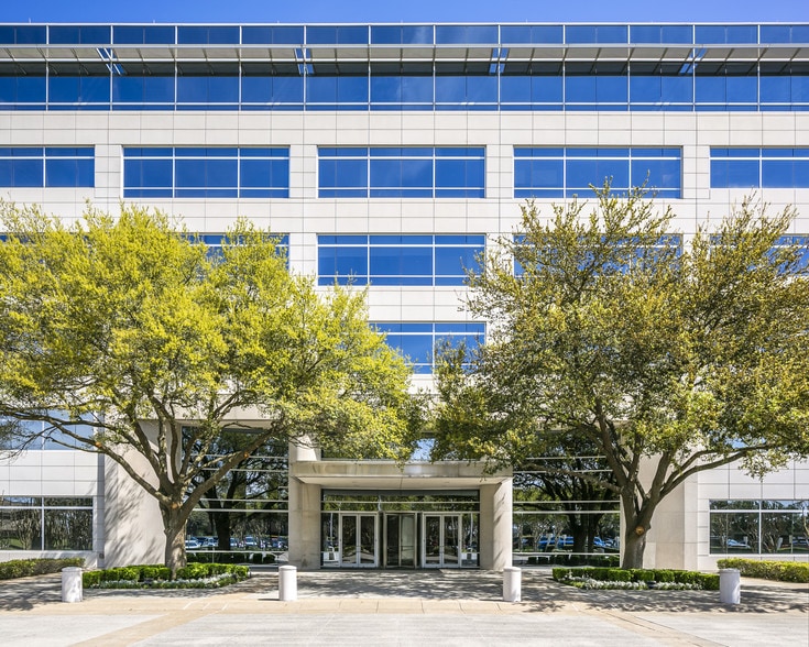10111 Richmond Ave, Houston, TX à louer - Photo du bâtiment - Image 3 de 7