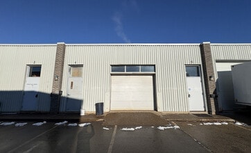 475 Edward Ave, Richmond Hill, ON à louer Photo du bâtiment- Image 2 de 9