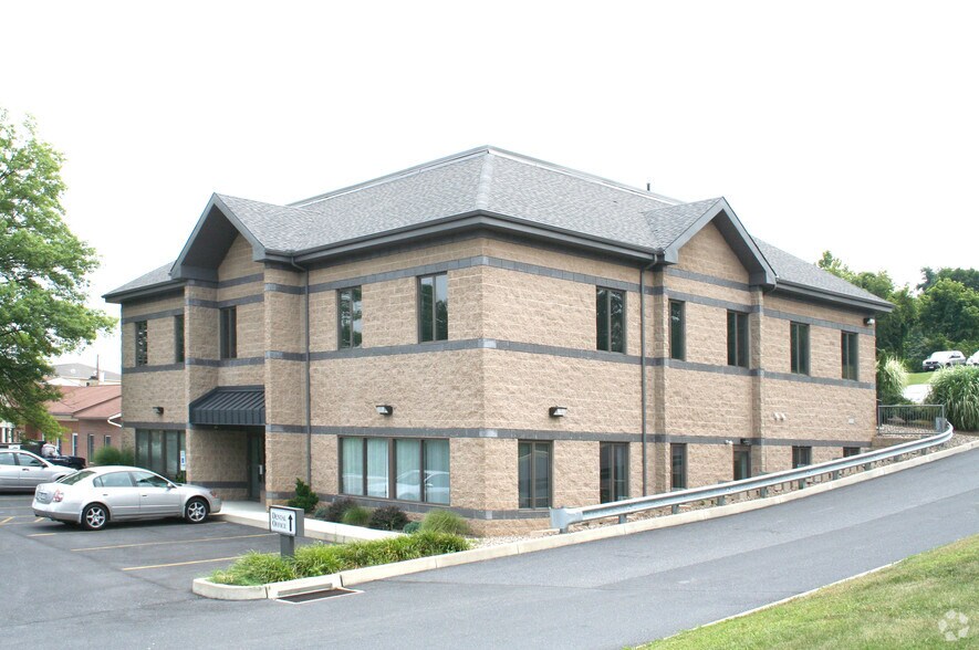 720 Limekiln Rd, New Cumberland, PA à louer - Photo du bâtiment - Image 1 de 4