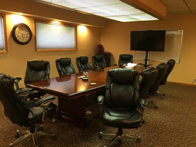 137 S Production Dr, Avon, IN à louer - Photo du bâtiment - Image 2 de 8