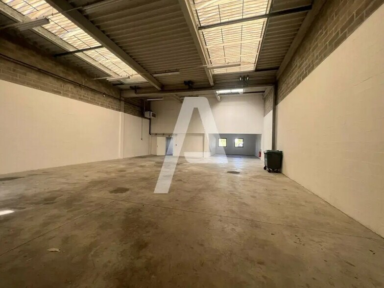 Office in Moissy-Cramayel for lease - Interior Photo - Image 1 of 5