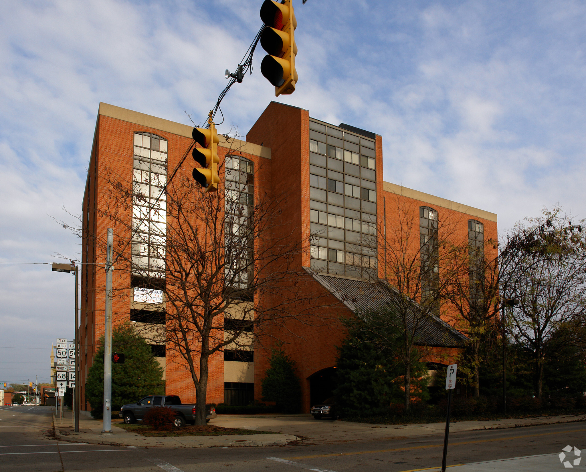 201 3rd St, Parkersburg, WV à vendre Photo du bâtiment- Image 1 de 1