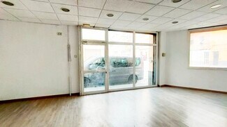 Plus de détails pour Multi-résidentiel à vendre