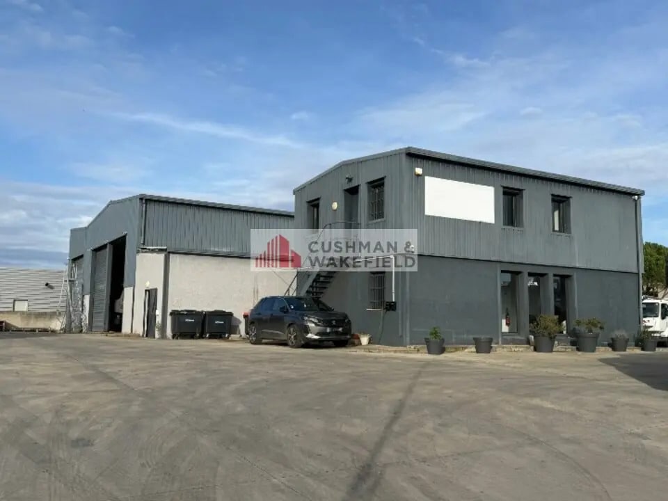 Flex in Nîmes for lease Building Photo- Image 1 of 4