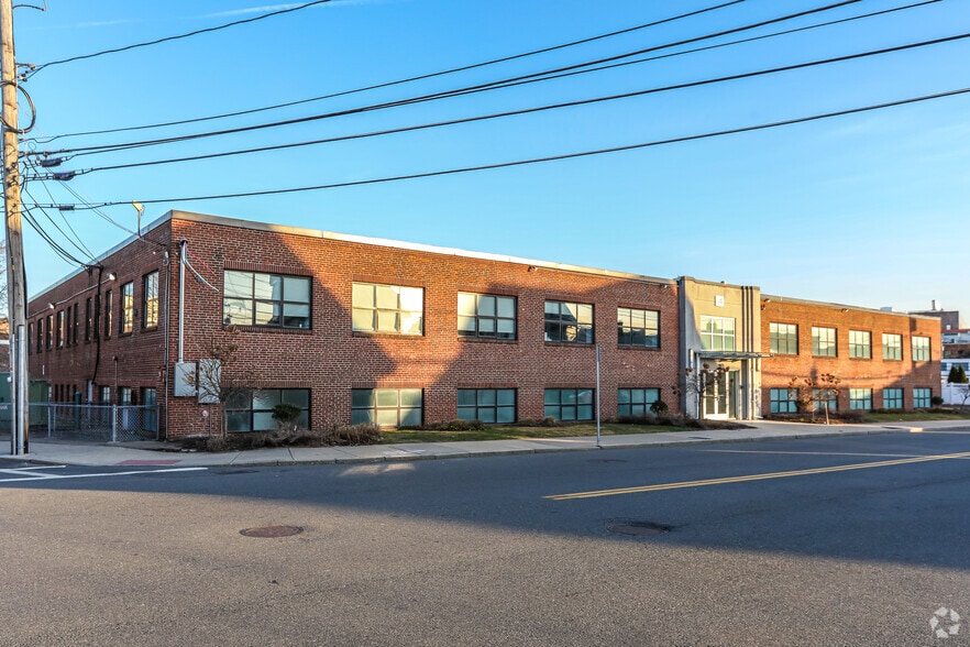 85 School St, Watertown, MA for lease - Building Photo - Image 2 of 5