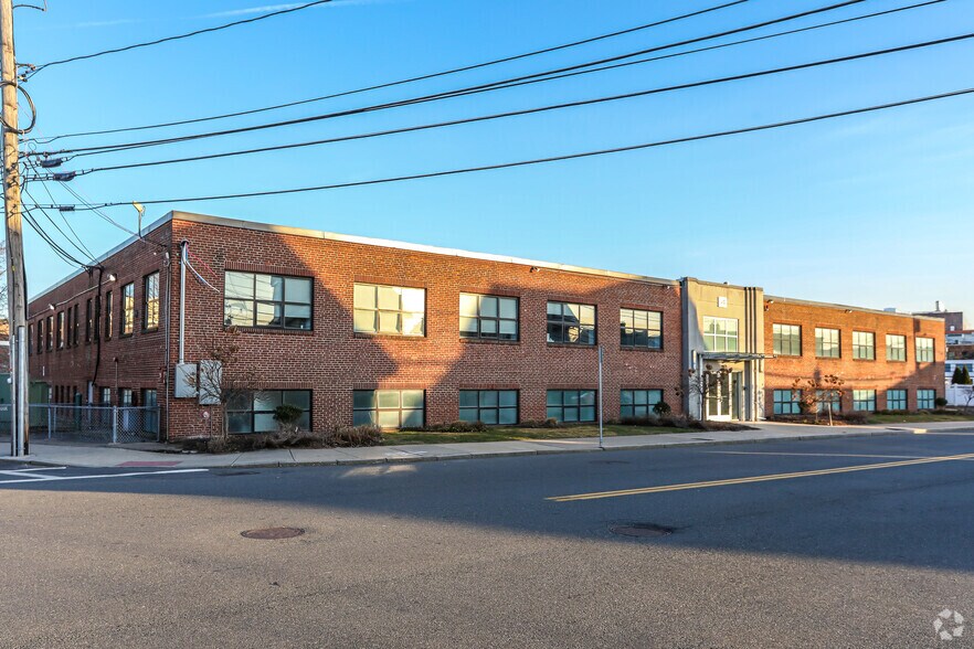 85 School St, Watertown, MA à louer - Photo du bâtiment - Image 2 de 5