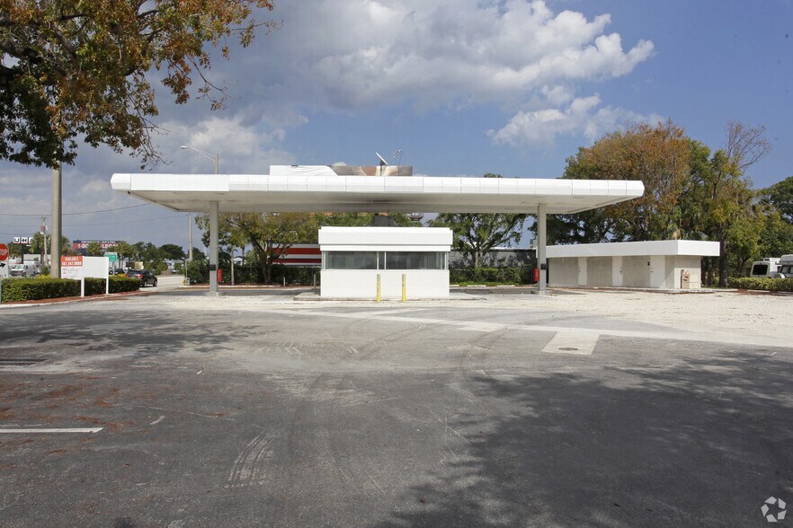 900 E Sample Rd, Pompano Beach, FL à louer - Photo du bâtiment - Image 1 de 1