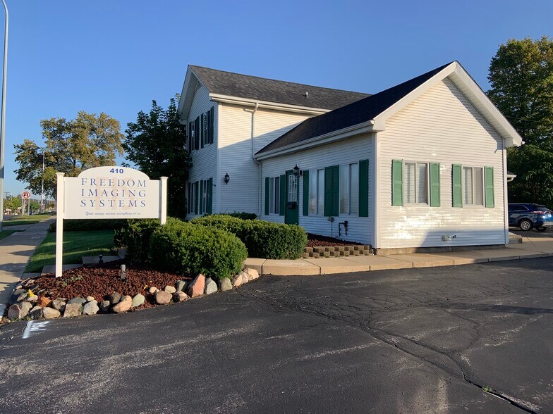 410 W Grand River Ave, Brighton, MI à louer - Photo du bâtiment - Image 2 de 5