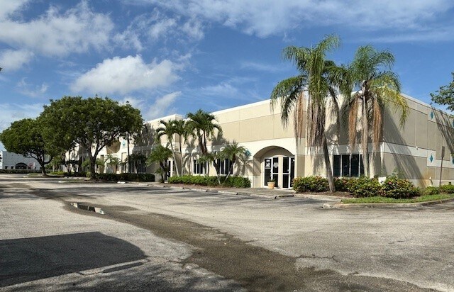 5305-5349 NW 108th Ave, Sunrise, FL à louer - Photo du bâtiment - Image 2 de 4