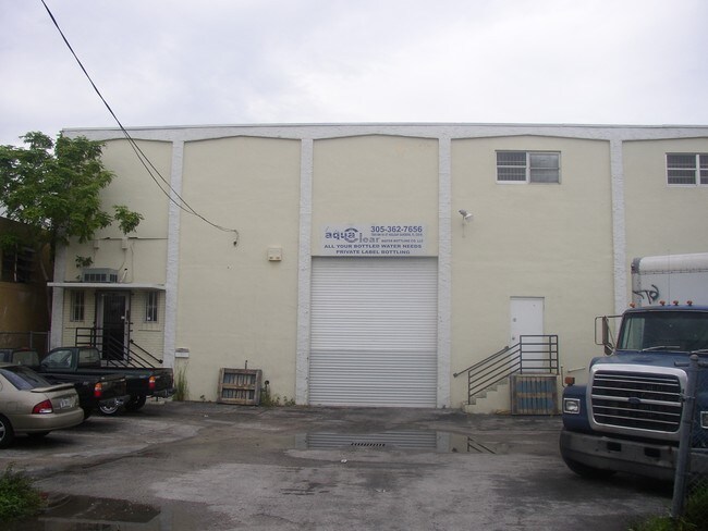 Plus de détails pour 7889 NW 98th St, Hialeah Gardens, FL - Industriel à louer